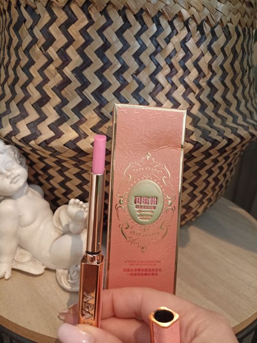 Szminka/pomadka elegancka , wykręcana ADAD