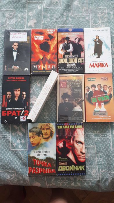 відеокасети з фільмами