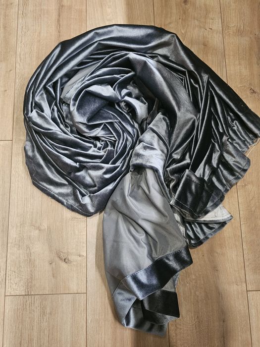 Jasnoszare zasłony welurowe