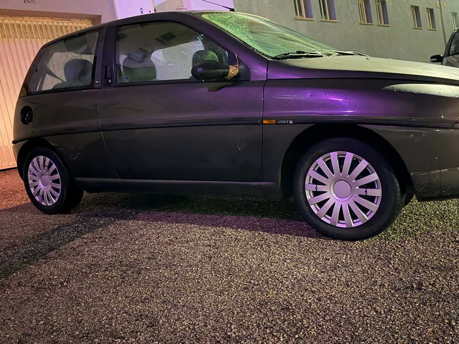 Lancia y 1.1 gasolina ano 1999
