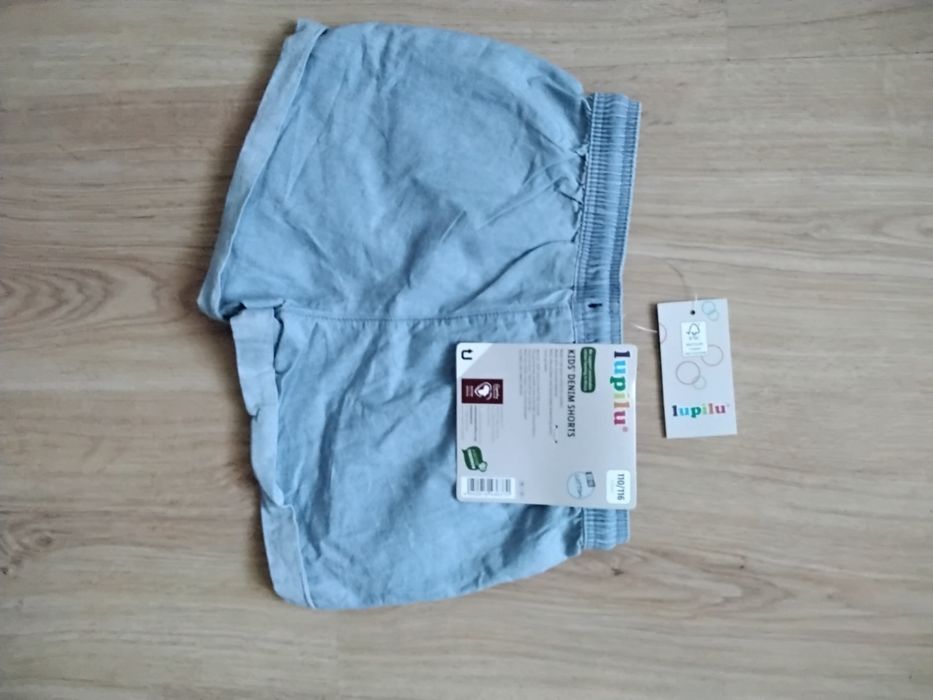 Nowy zestaw krótkich spodenek dla dziewczynki w rozmiarze 110/116