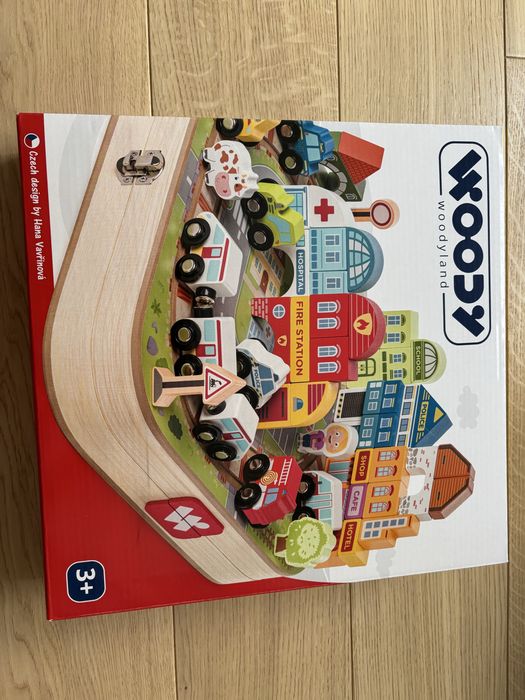WOODYLAND Miasto, kolejka drewniana z torem  i autka w walizce