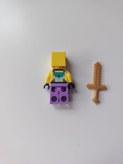 Figurka lego minecraft z bronią
