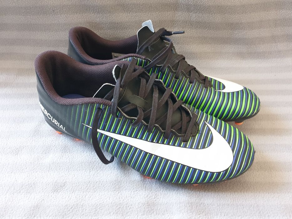 Chuteiras NIKE mercurial