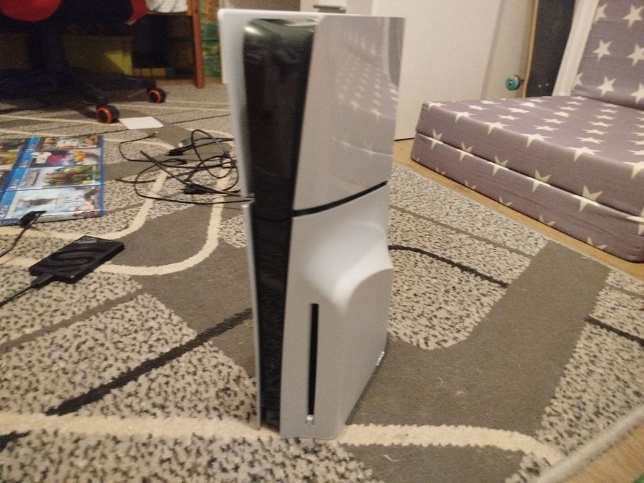 PS5 Slim 1TB z napędem + pad + dysk 2TB + 10 gier – IDEALNY STAN OKAZ