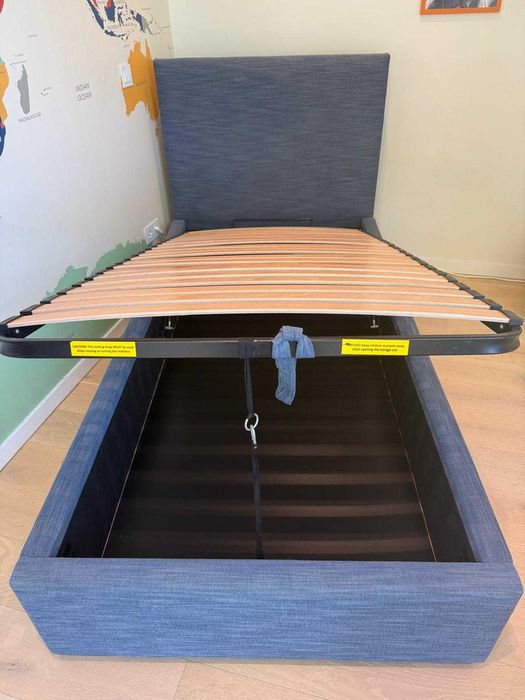 Cama individual tipo sommier em azul