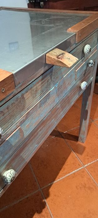 Mesa de Ourives  em perfeito estado