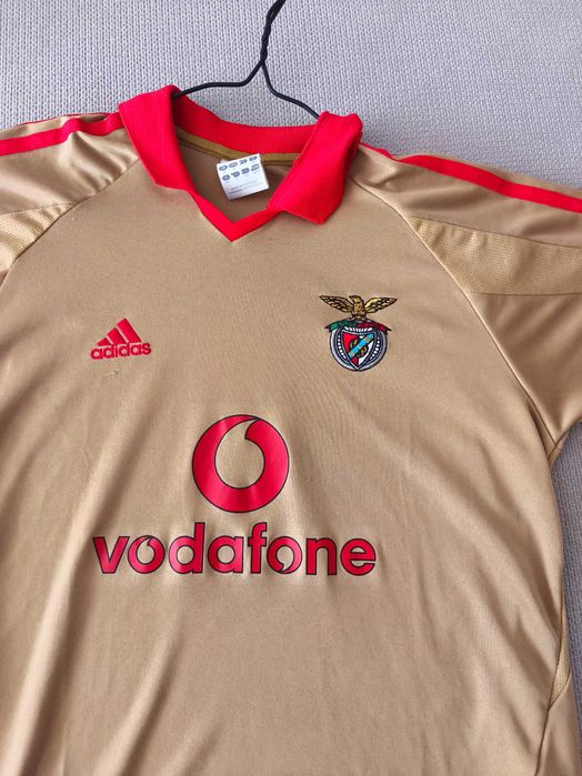 Camisola oficial do Sport Lisboa e Benfica da época 2004/05, modelo alternativo