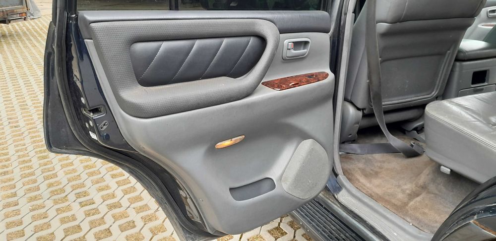 Toyota Land Cruiser 100 wnętrze kompletne
