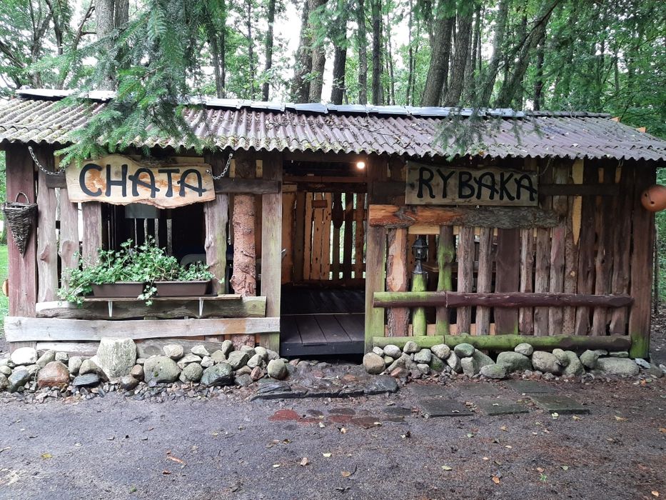 Domek w lesie nad jeziorem Czytaj Opis