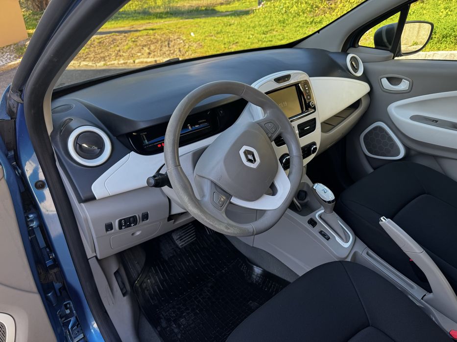 Vendo renault zoe  41kw de 2019 com 180.000kms. Baterias proprias