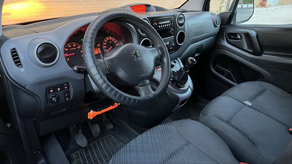 Peugeot Partner 1.6 hdi /  3 lugares / Caixa longa