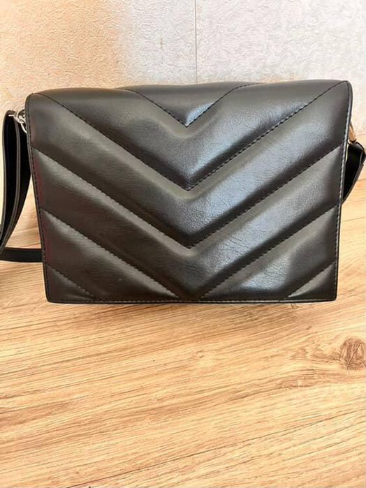 Продам чорну сумочку