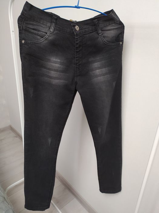 Джинси на хлопчика 15-16 років чорного кольору