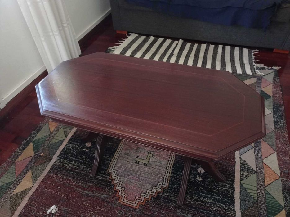 Mesa de centro em castanho