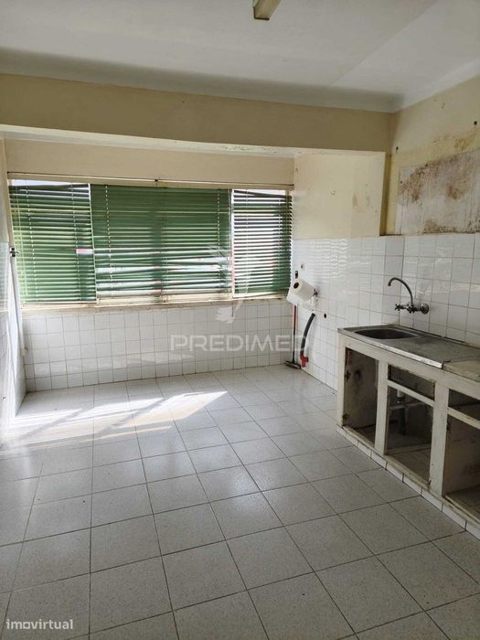 Apartamento T4 no Bairro dos Assentos