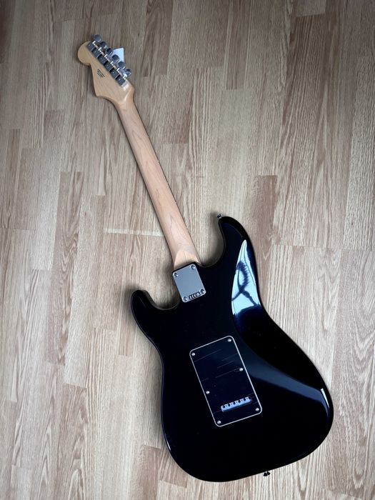 Новий Fender Stratocaster Standard HSS Black, Індонезія