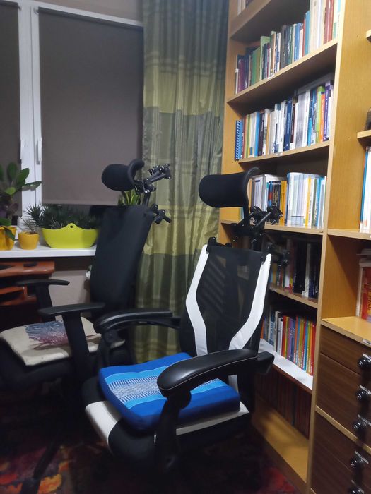 Wyposaż krzesło biurowe w uniwersalny ergonomiczny zagłówek!