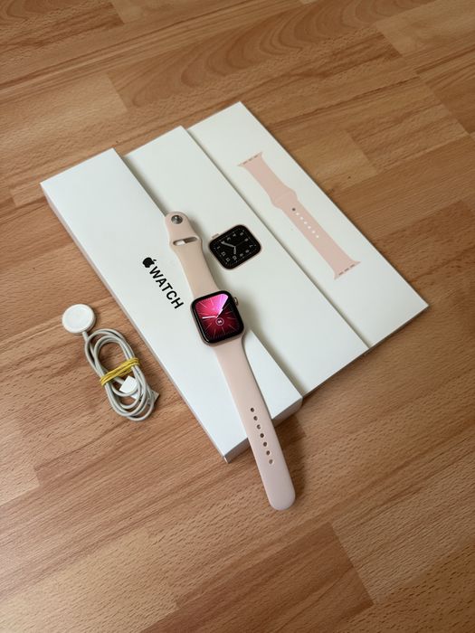 Apple Watch SE 44 mm Gold / Полный Комплект