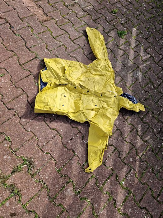 Oleado amarelo, tamanho M, usado