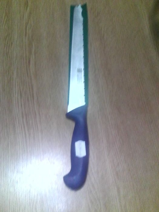 Facas de serrilha diversas