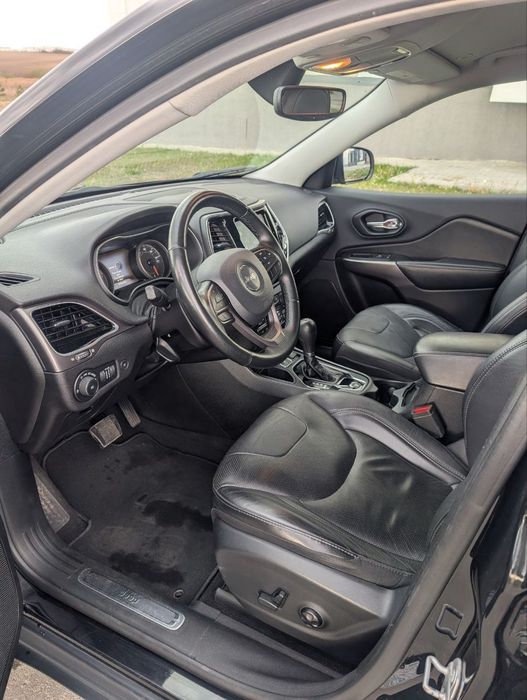 jeep cherokee 2,4 л  2019 р