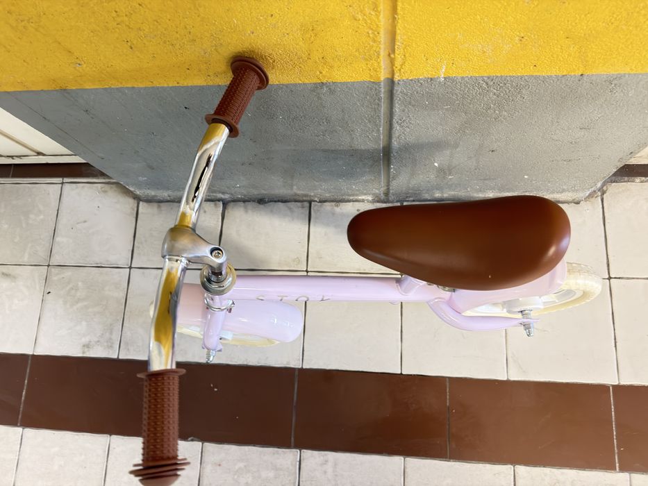 Bicicleta de equilibrio STOY vintage de 10 polegadas.
