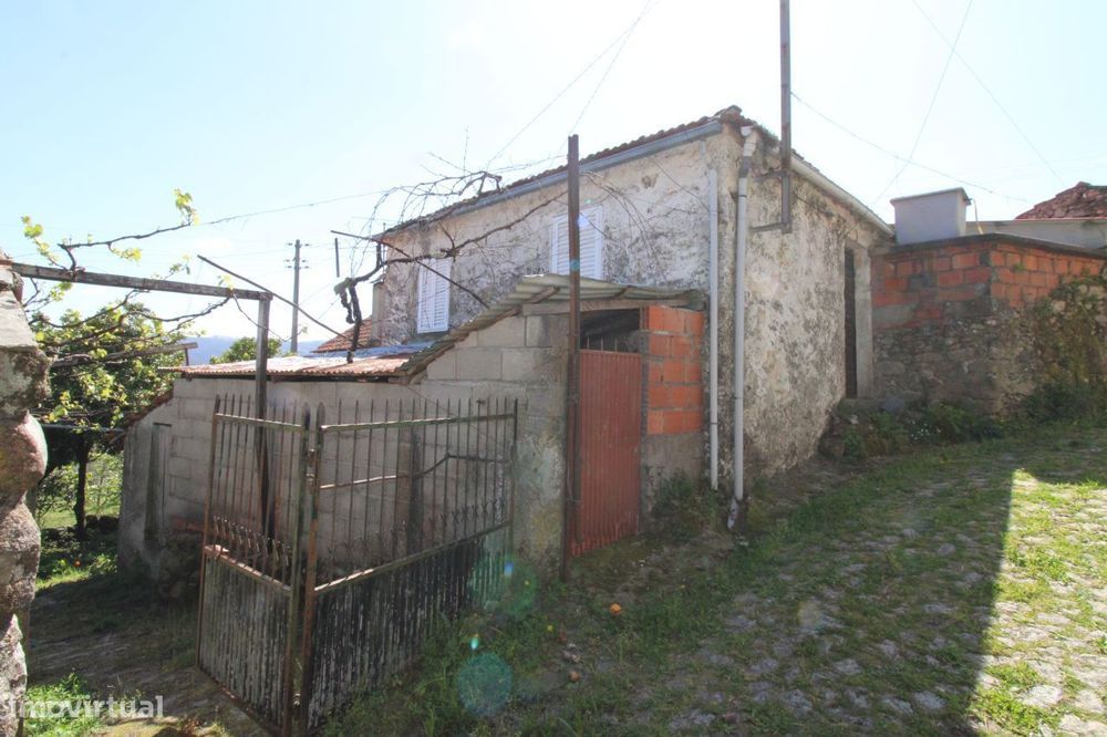Detached House for Reconstruction – São Pedro do Sul