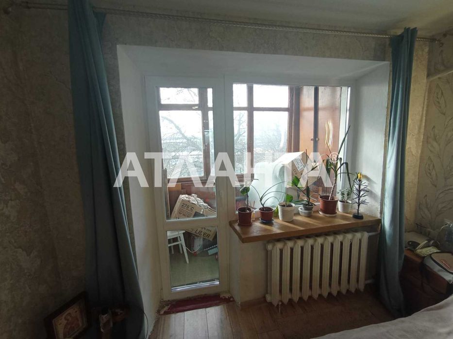 Предлагается 1- комн. на среднем этаже