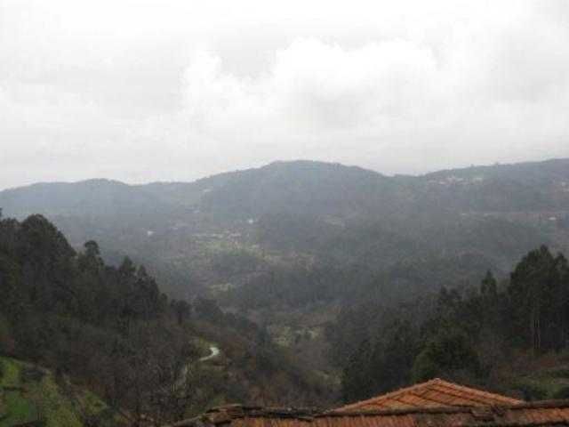 Casa em pedra para recuperar em aldeia