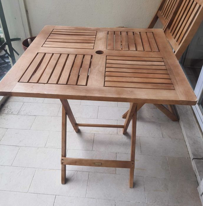 Conjunto mesa e cadeiras para exterior