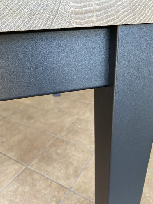 Stół dębowy metalowy – naturalny dąb i metalowe nogi