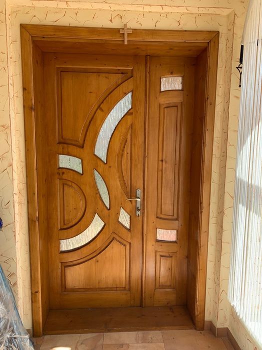 Двері вхідні деревʼяні