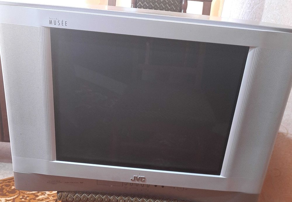 Телевізор JVC 2184 VE