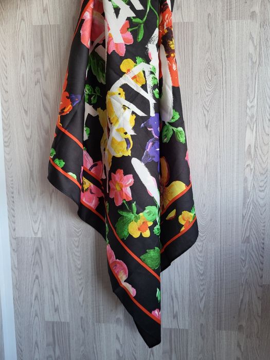 Яскрава хустка Desigual