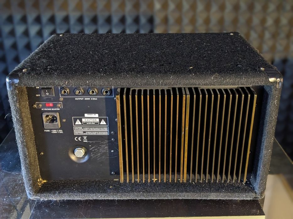 Підсилювач усилитель SoundKing  AE101EE микшер