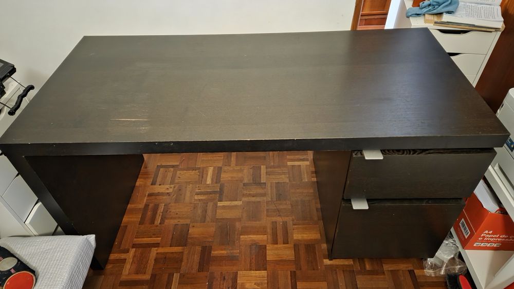 Secretária IKEA modelo JONAS (2011)