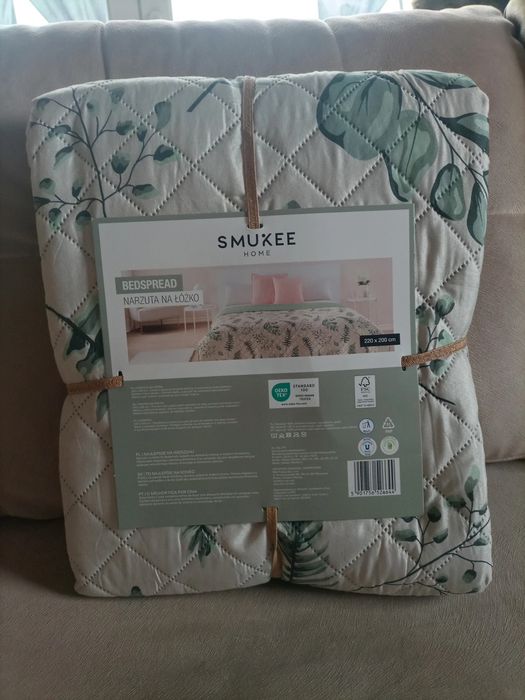 Beżowa narzuta w zielone liście w rozmiarze 220x200 cm Smukee