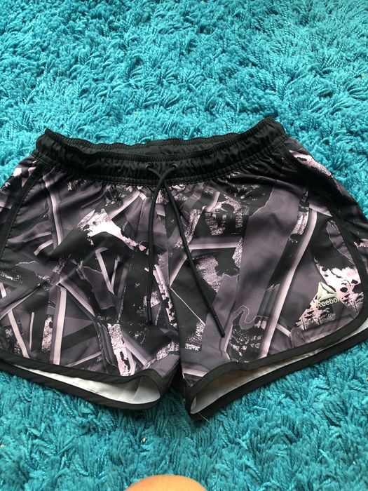 Szare sportiwe spodenki reebok uniwersalne w bdb stanie sport bieganie