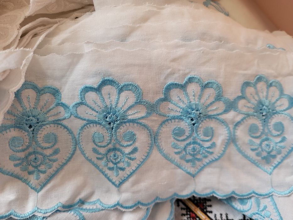 Продається вишите мереживо