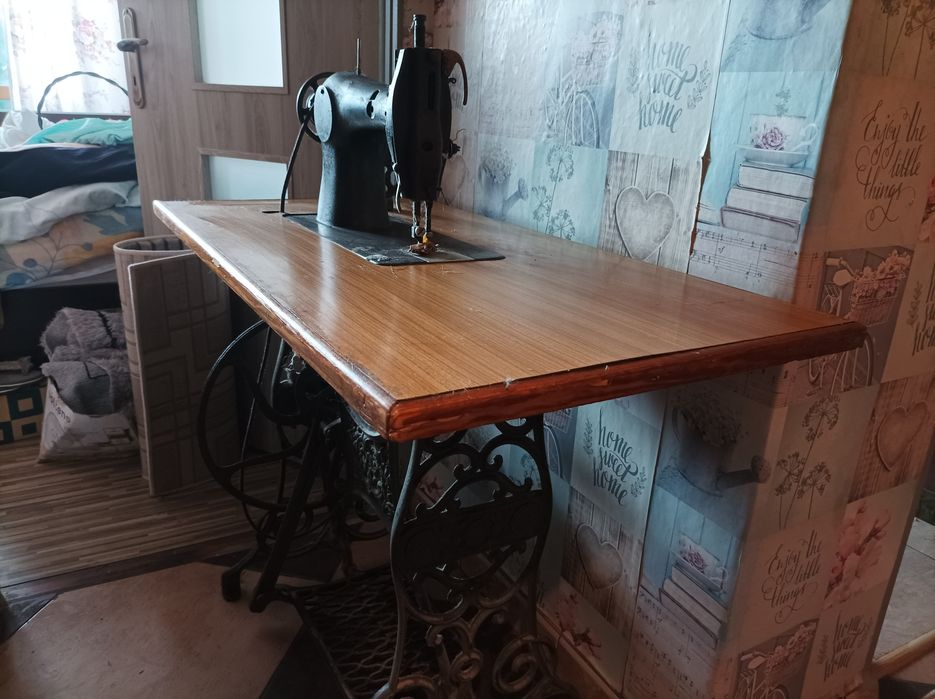 Maszyna do szycia.antyk.