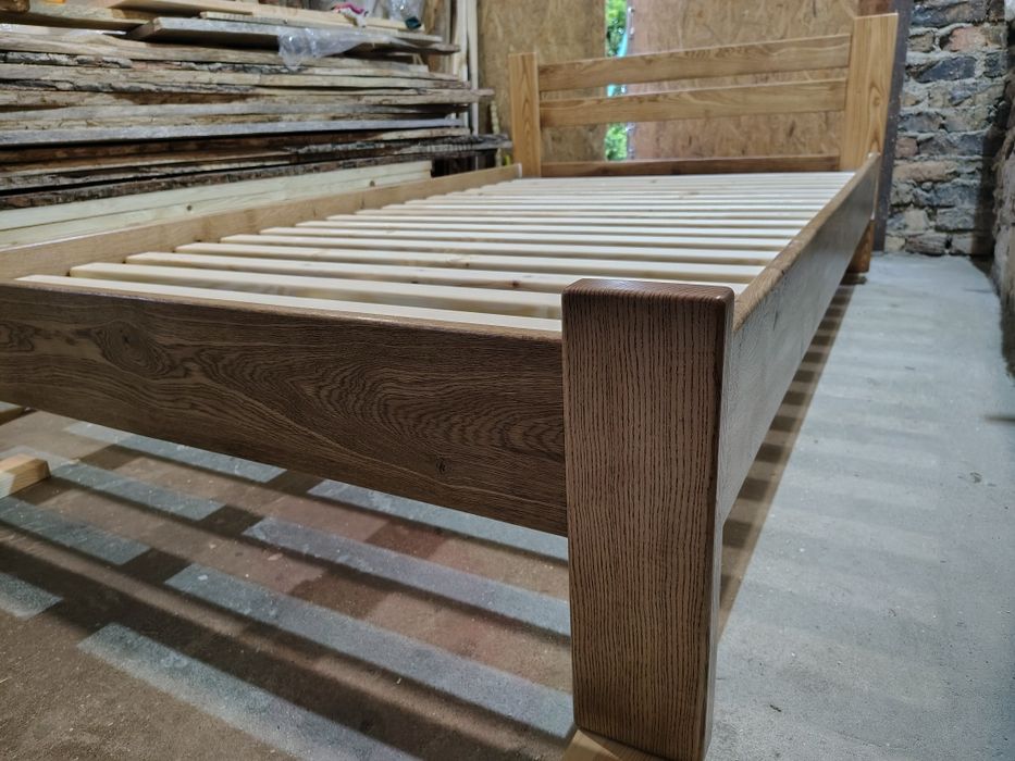 Кровать из массива дерева