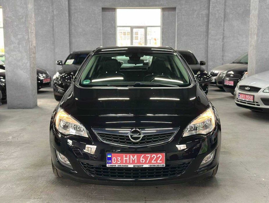 Свіжопригнаний OPEL ASTRA J 2011 року в кузові хетчбек. 
Машина сертифікована, розмитнена. 
Пакет документів готовий для постанови на облік в МРЕО. 
Всі податки сплачуємо ми. 
Авто повністю обслуговане, вкладень не потребує. 
Рідний пробіг 173 тис, двигун 1.6 бензин, механіка 5-ступка. 
Без пробігу в Україні. 
Салон дуже комфортний, чистий. 

Комплектація:

 - обслуговане авто в нашому АВТОСЕРВІСІ
 - гарантія на двигун
 - два ключі
 - склопідіймачі 2
 - регулювання дзеркал
 - підігрів дзеркал
 - AMBIENT підсвітка
 - мікроліфт передніх сидінь
 - комбінований шкіряний салон
 - підігрів передніх сидінь
 - ел. ручник
 - 2х зонний клімат контроль
 - шкіряне кермо
 - мультикермо
 - сервокермо
 - датчик світла
 - датчик дощу
 - круїз контроль
 - бортовий компʼютер
 - передній парктронік
 - задній парктронік
 - ABS
 - ESP
 - заводська мультимедіа з навігацією
 - ел коректор фар
 - протитуманні фари
 - легкосплавні диски
 - гарна гума MICHELIN

Додаткові бонуси: 

- розширена гарантія на наші авто 
- консультація в будь-який час 
- оплата нами всіх налогів 
- допомога при постановці на облік 
- знижка на обслуговування та запчастини на нашому автосервісі 
- спеціальні тарифи при обміні ВАШОГО авто на будь яке наше. 
- згодні на всі перевірки будь-якого СТО. 
- можлива доставка авто у Ваше місто. 
Будемо раді відповісти на всі питання, що Вас цікавлять.