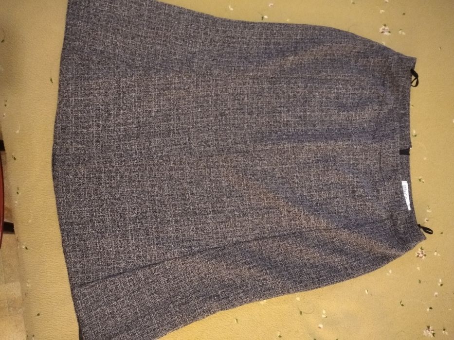 Юбка серая, на подкладке, крой  годэ ,большой размер (54) новая без эт