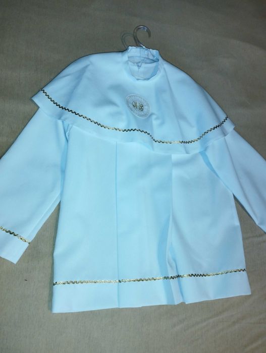 Sprzedam albę ze spodniami.