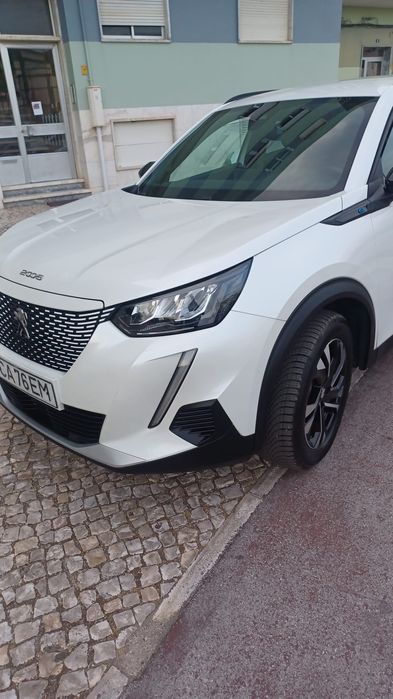 Tenho Automóvl Peugeot e-2008 para  TVDE