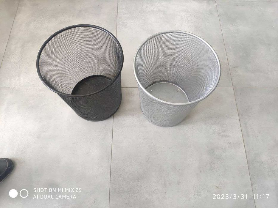 Мусорные ведра белые с крышкой 8л и сетка 27*30 кв