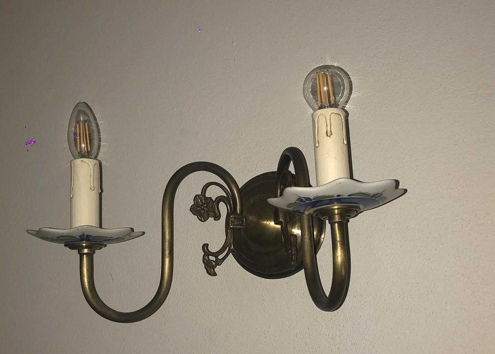 Vários candeeiros de loiça tradicional de Viana