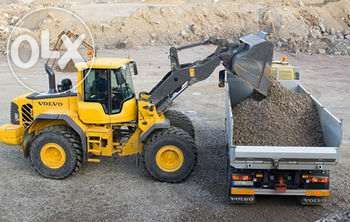 В мешках- песок,цемент,щебень,керамзит,отсев,шлак и насыпом.доставка.