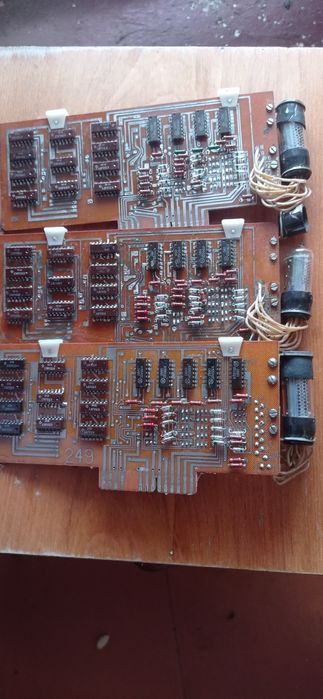Плата с лампами ИН8-2 плюс микросхемы